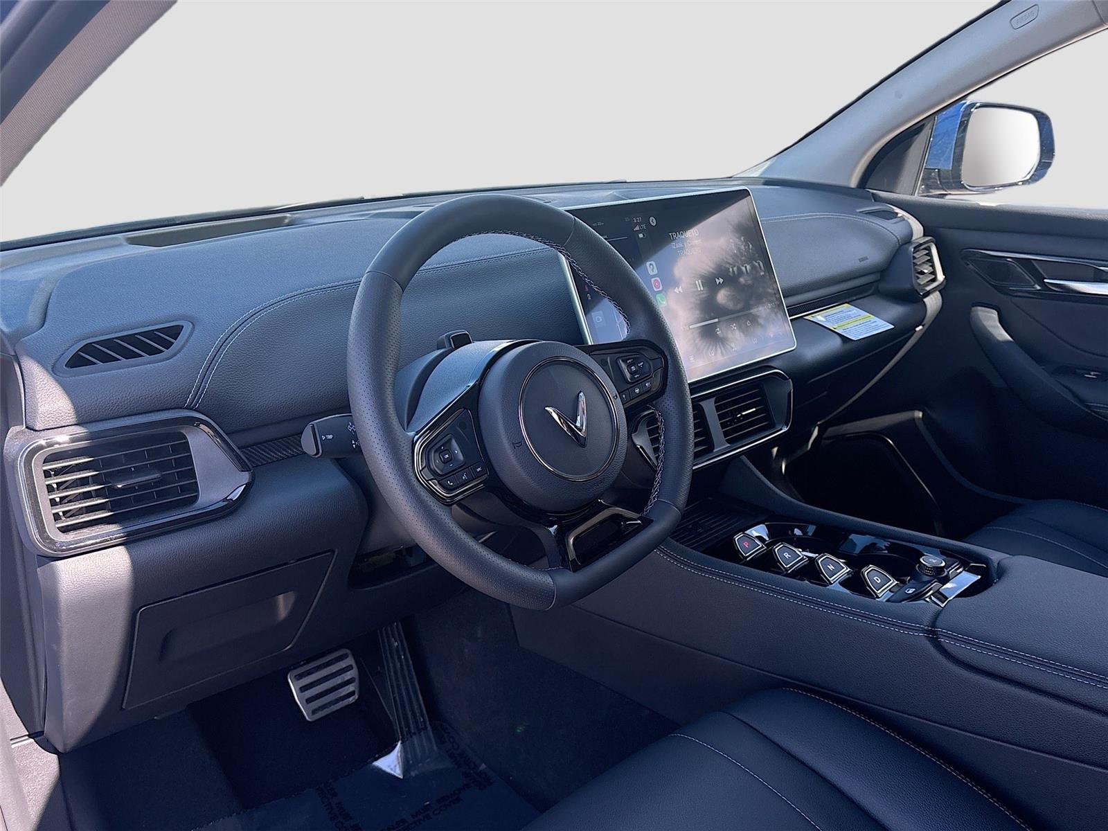 2025 VinFast VF 8 Eco