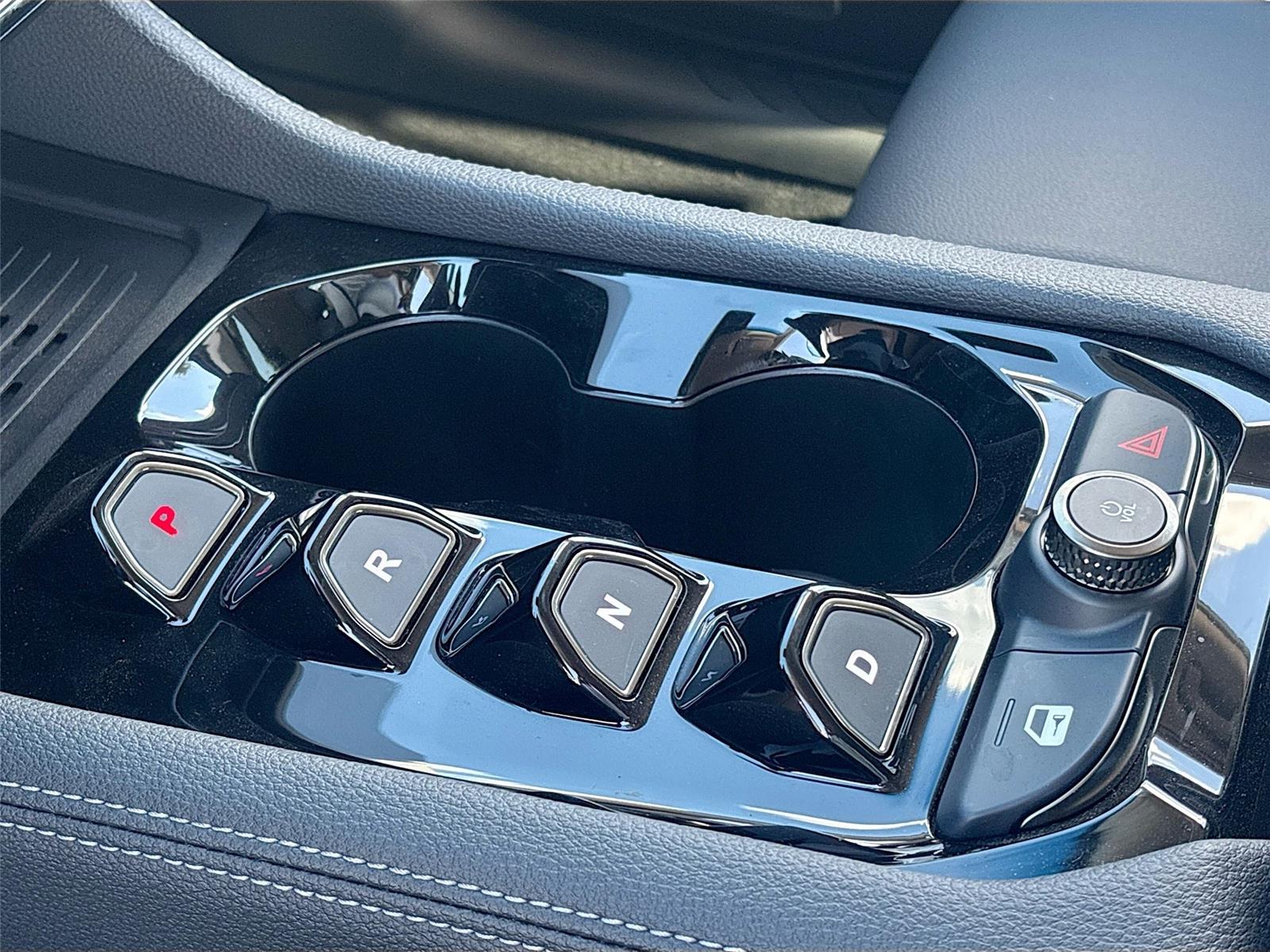 2025 VinFast VF 8 Eco