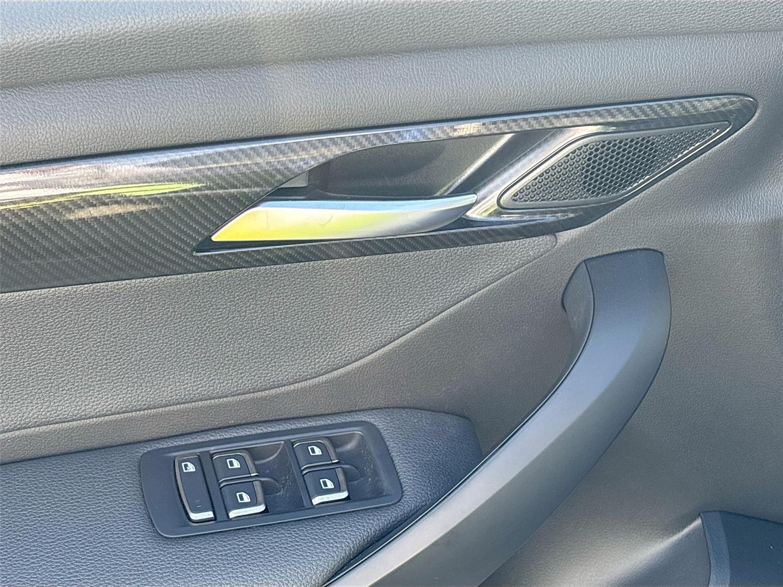 2025 VinFast VF 8 Eco