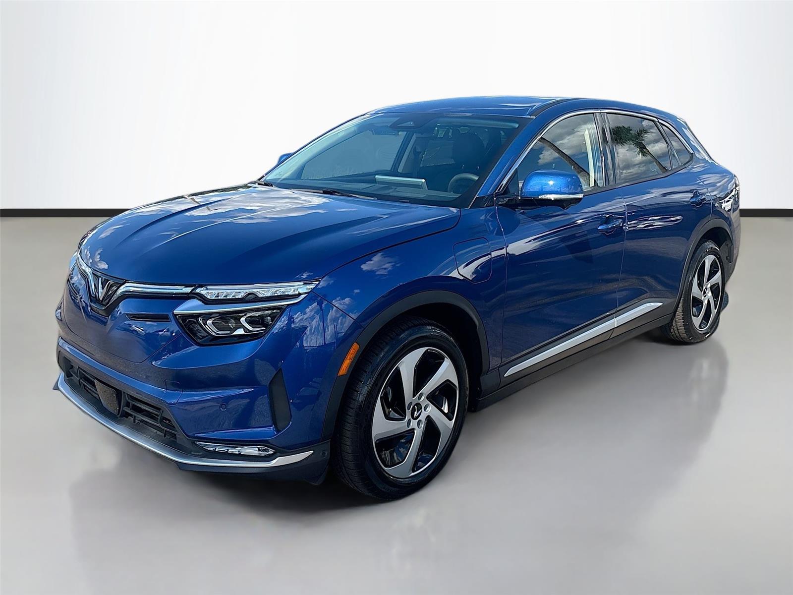 2025 Vinfast VF 8 8 photo 3