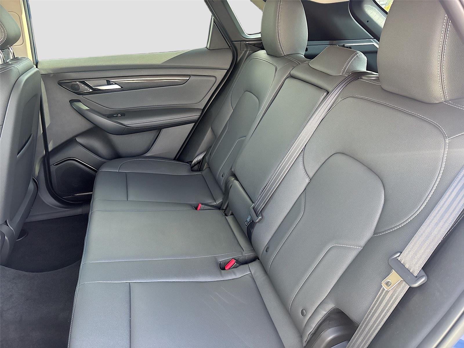 2025 VinFast VF 8 Eco