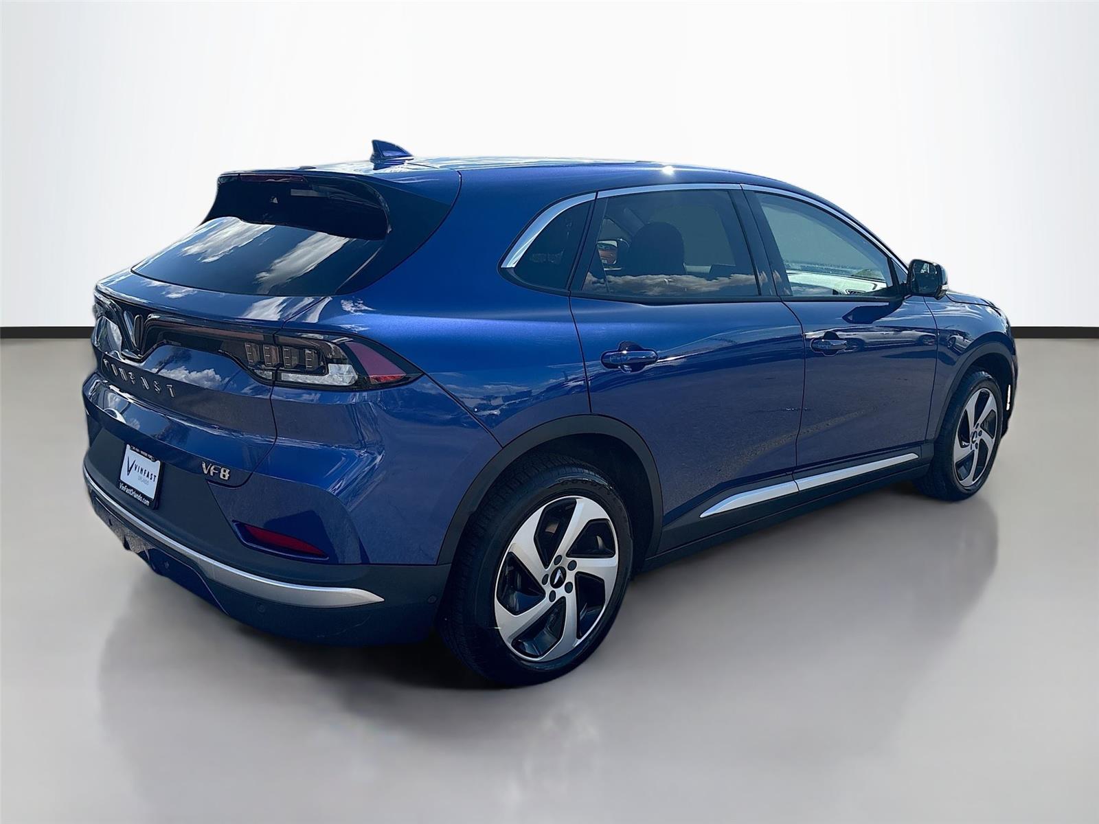 2025 VinFast VF 8 Eco