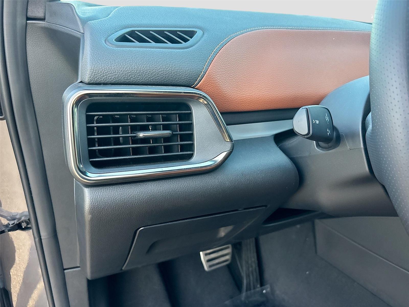 2025 VinFast VF 8 Plus