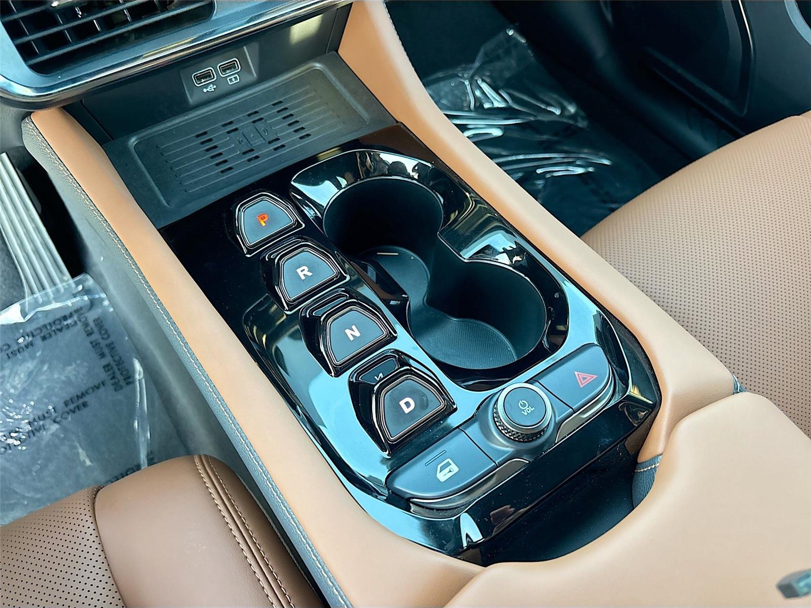 2025 VinFast VF 8 Plus