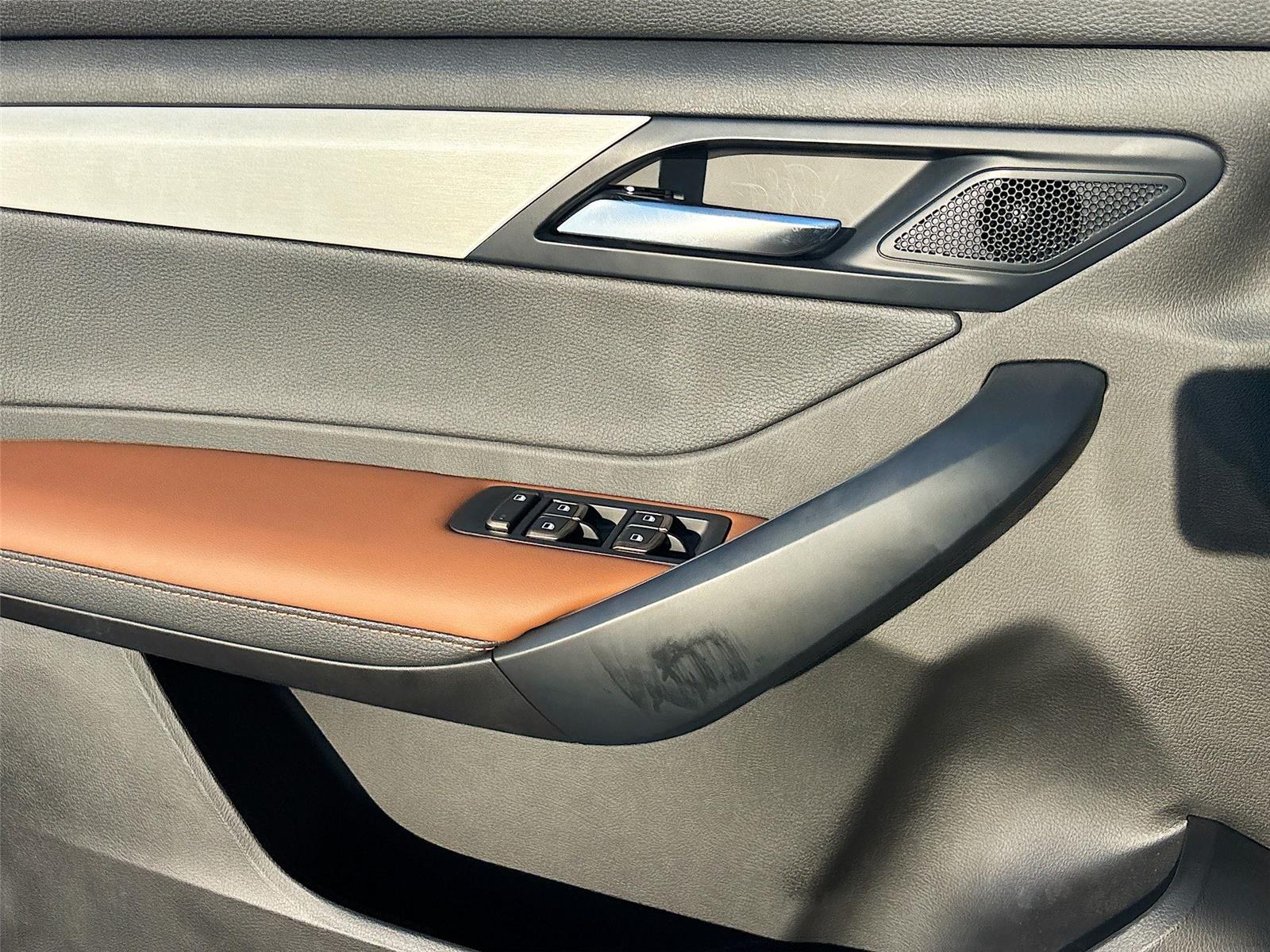 2025 VinFast VF 8 Plus