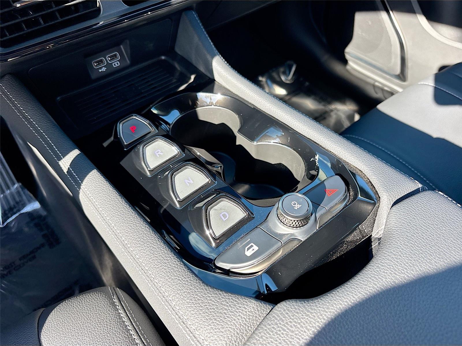 2025 VinFast VF 8 Eco