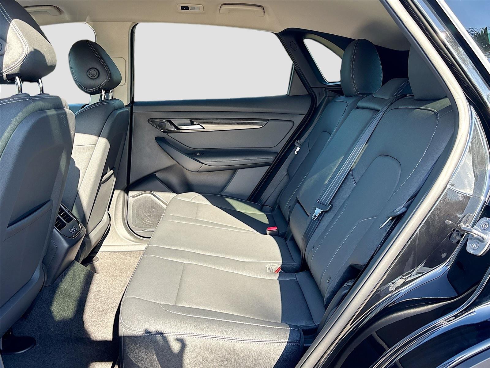 2025 VinFast VF 8 Eco