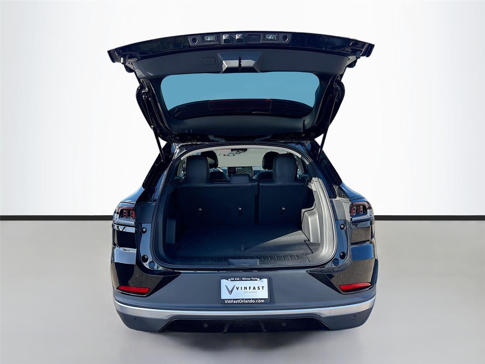 2025 VinFast VF 8 Eco