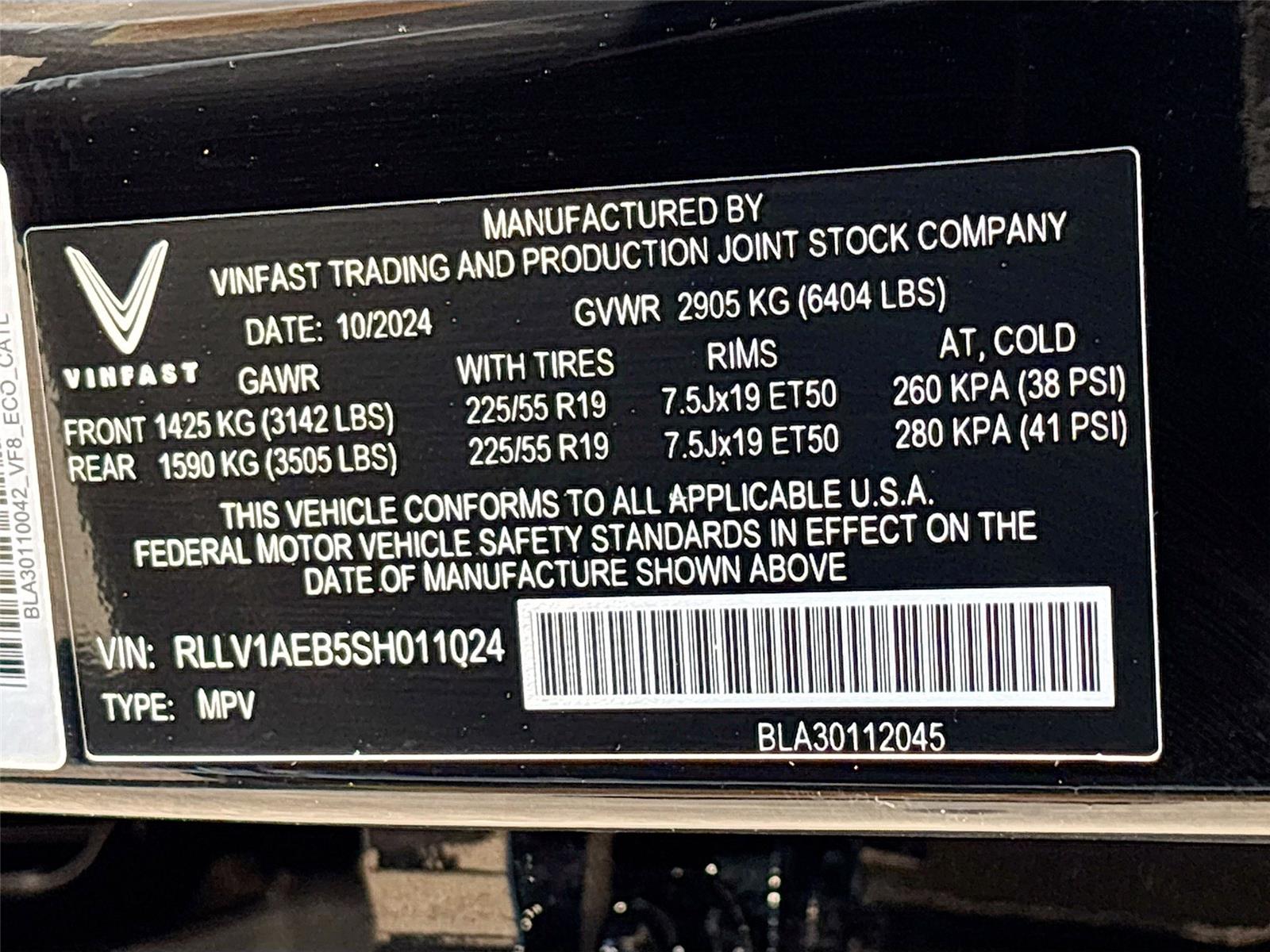 2025 VinFast VF 8 Eco