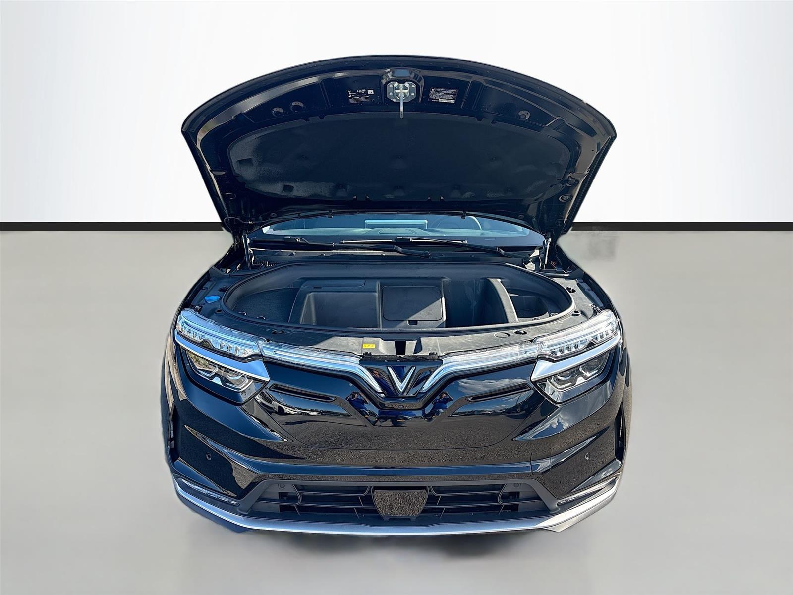 2025 VinFast VF 8 Eco