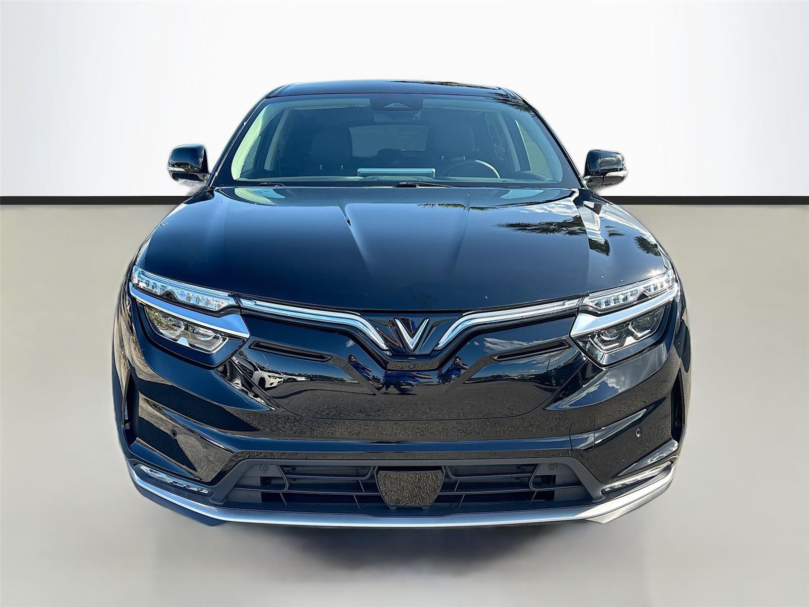 2025 VinFast VF 8 Eco