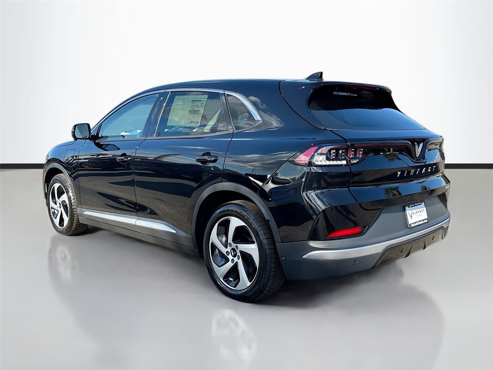 2025 VinFast VF 8 Eco