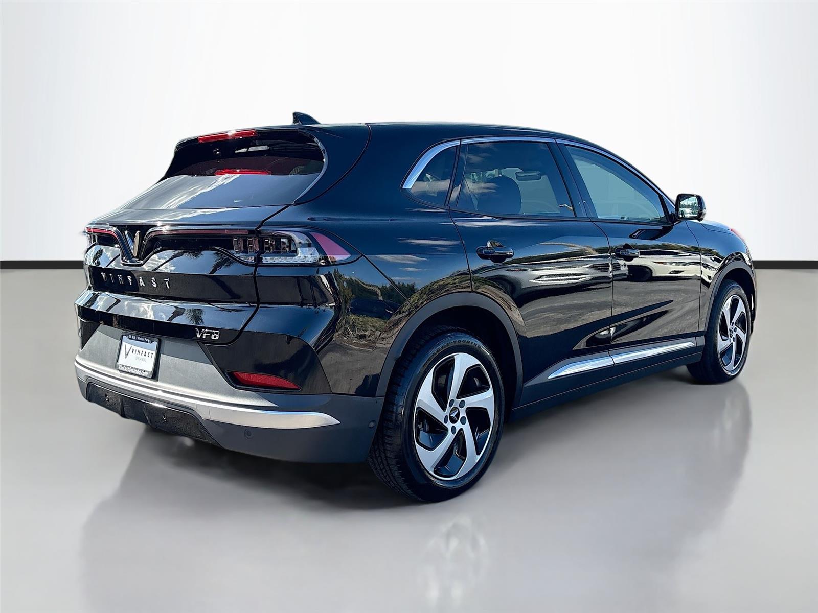 2025 VinFast VF 8 Eco