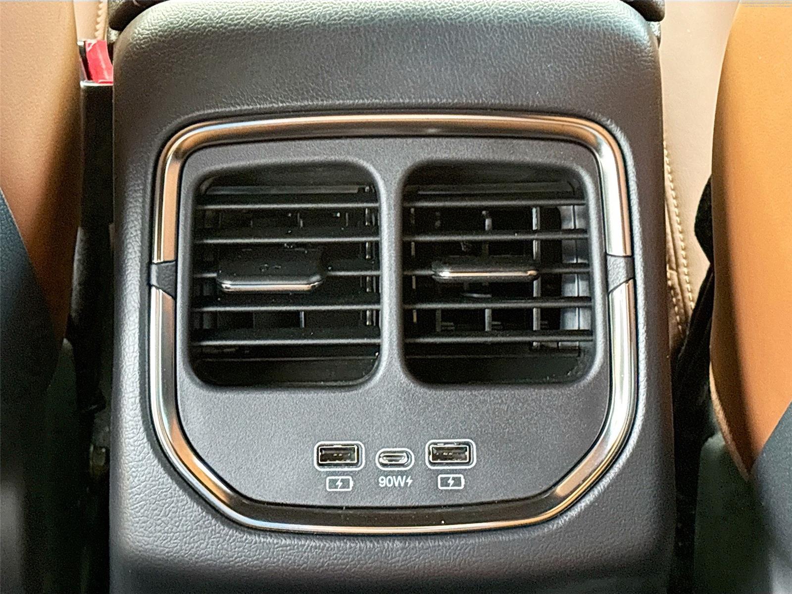 2025 VinFast VF 8 Plus