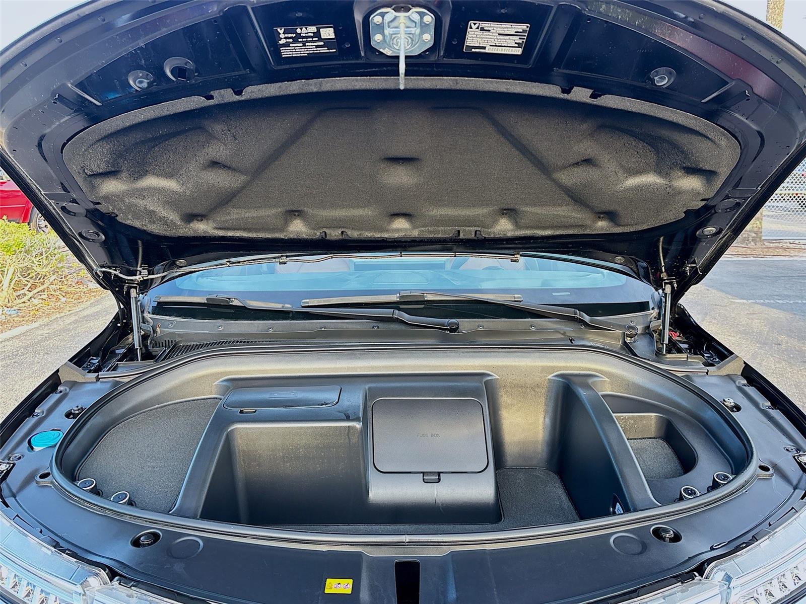 2025 VinFast VF 8 Plus