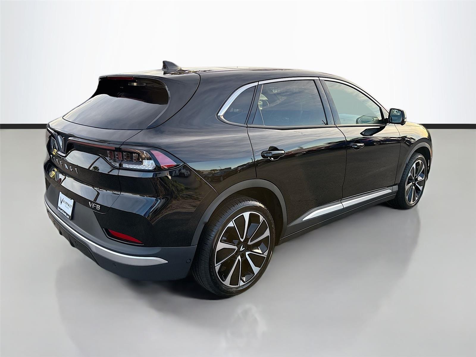 2025 VinFast VF 8 Plus