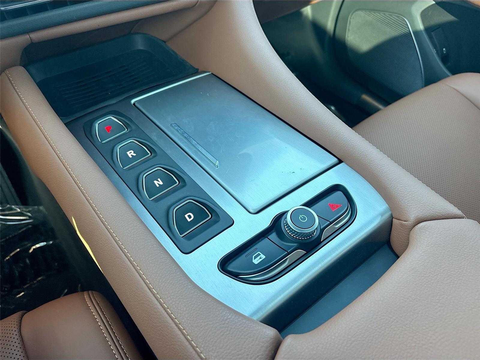 2024 VinFast VF 9 Plus