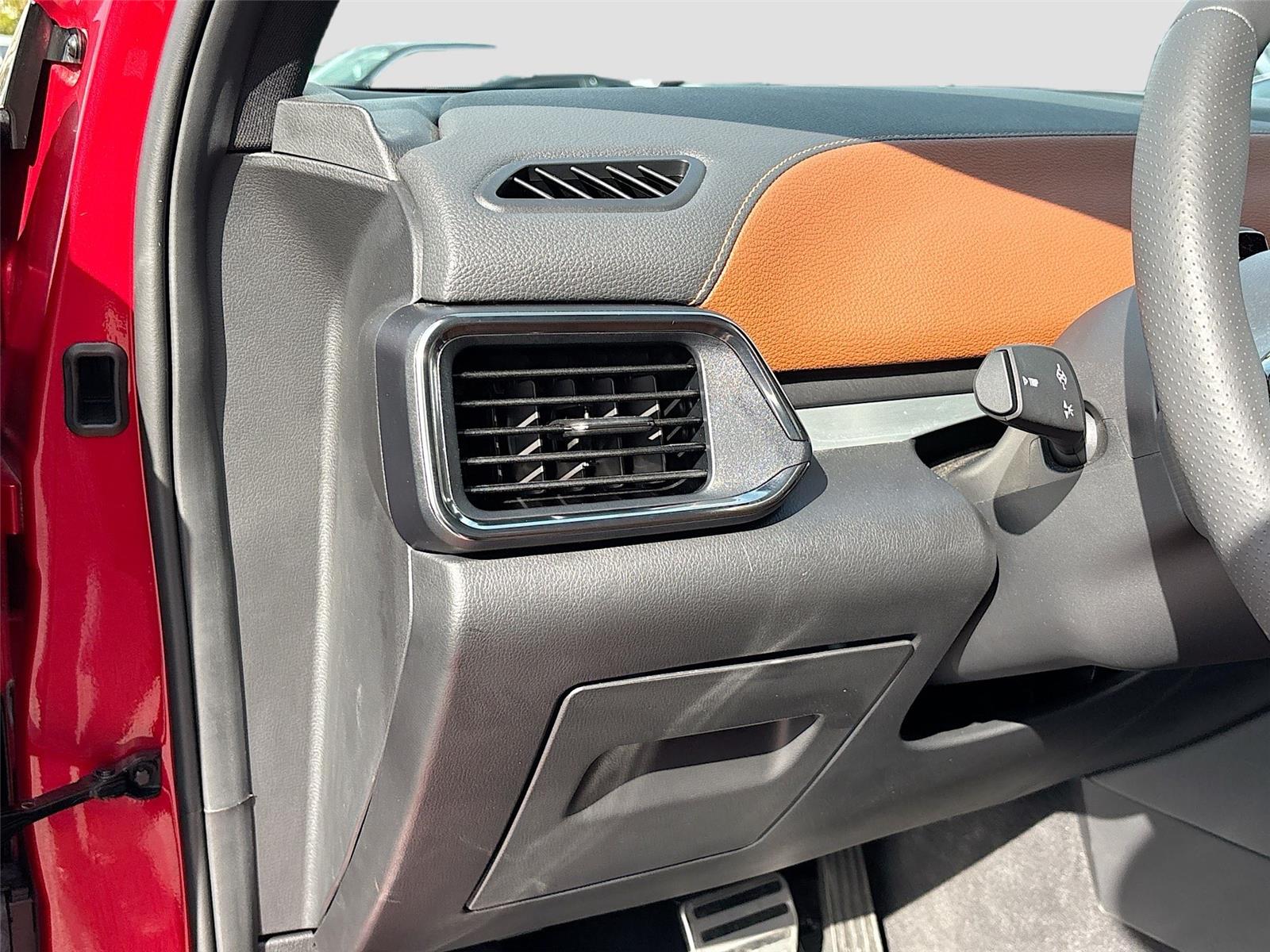 2025 VinFast VF 8 Plus