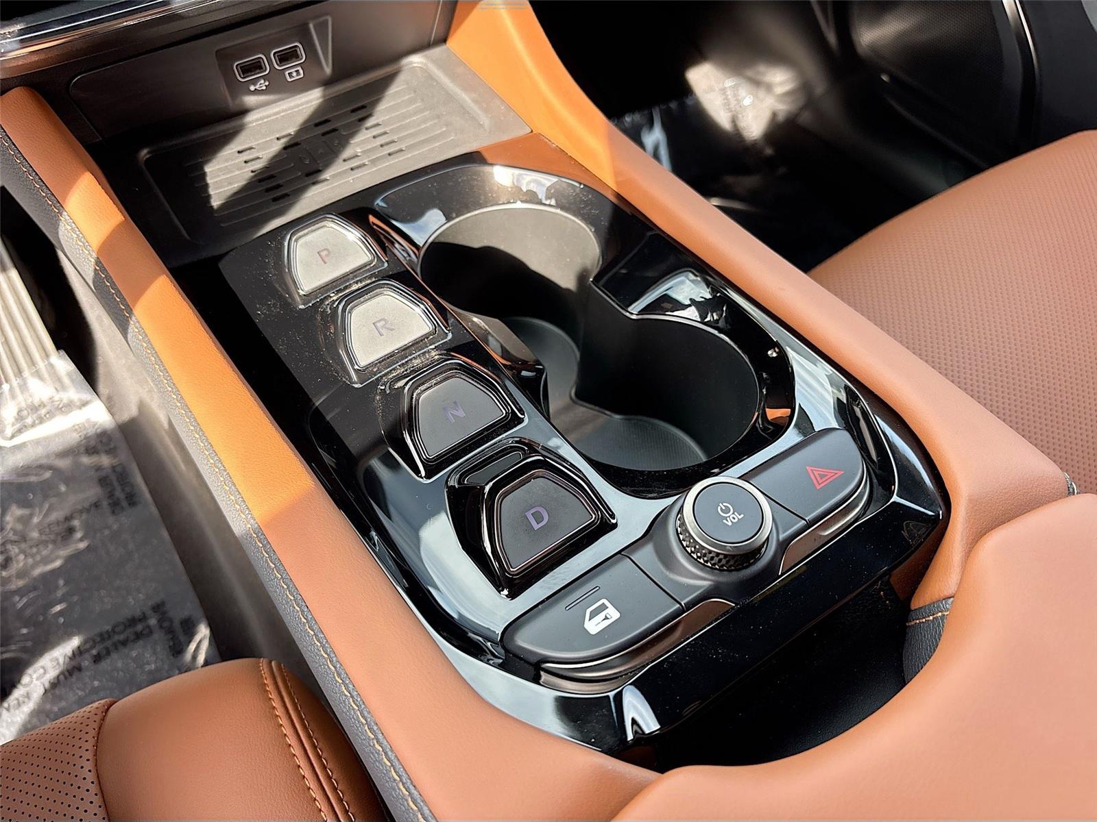 2025 VinFast VF 8 Plus