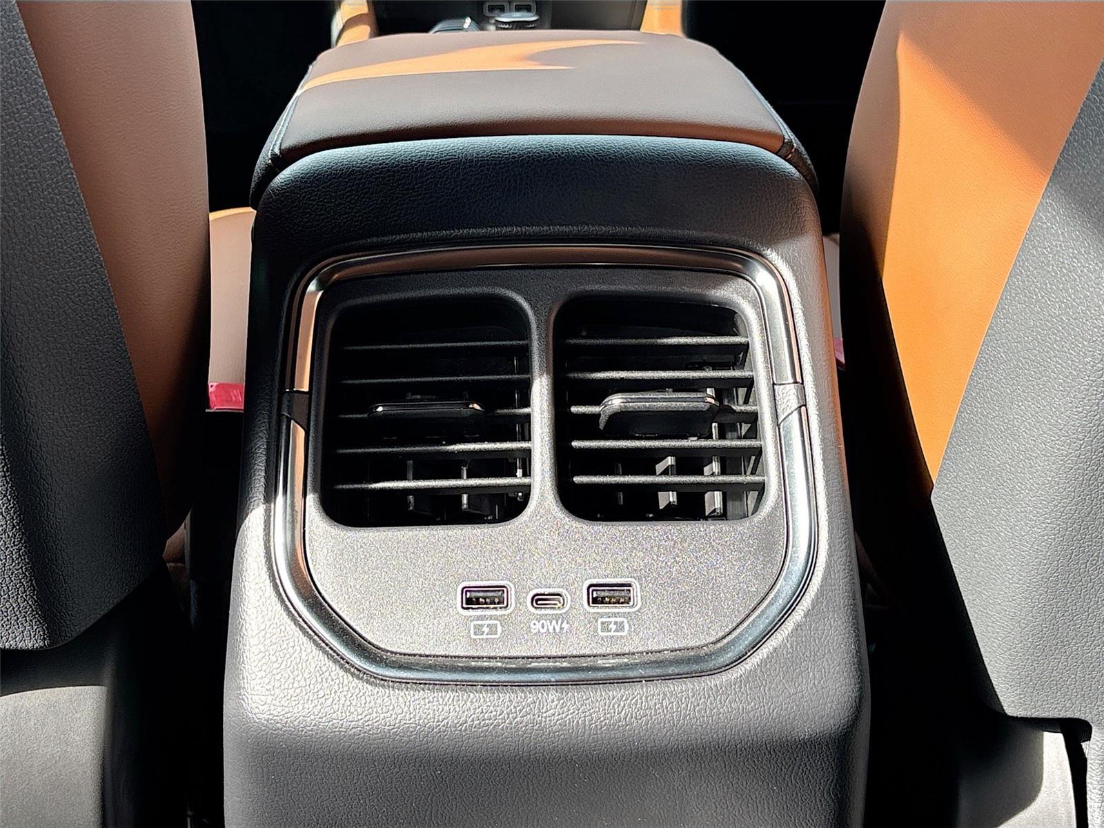 2025 VinFast VF 8 Plus