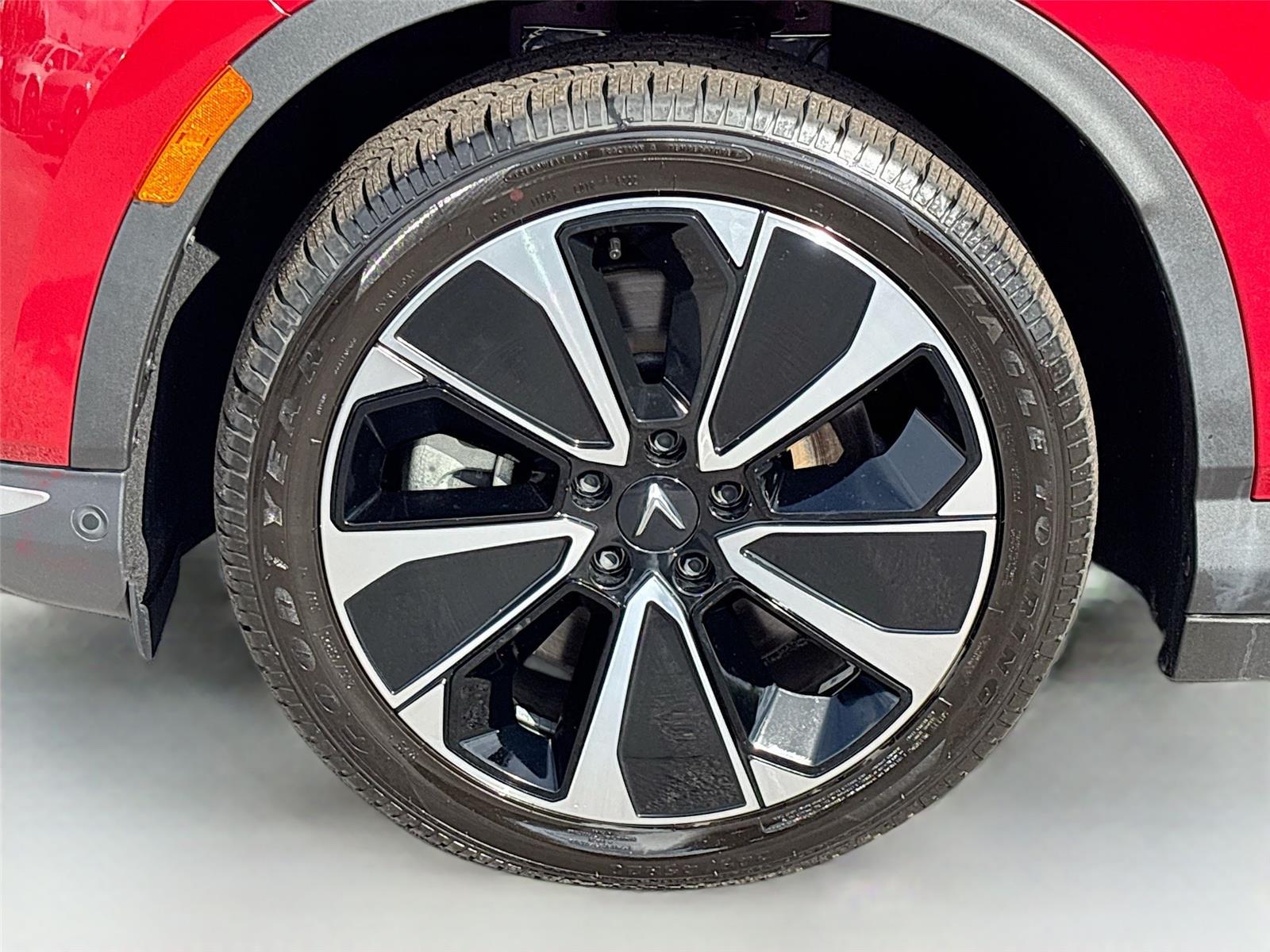 2025 VinFast VF 8 Plus