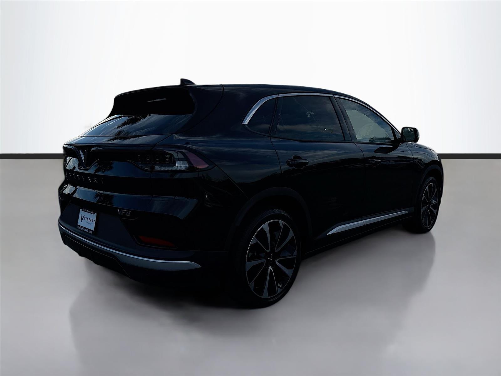 2025 VinFast VF 8 Plus