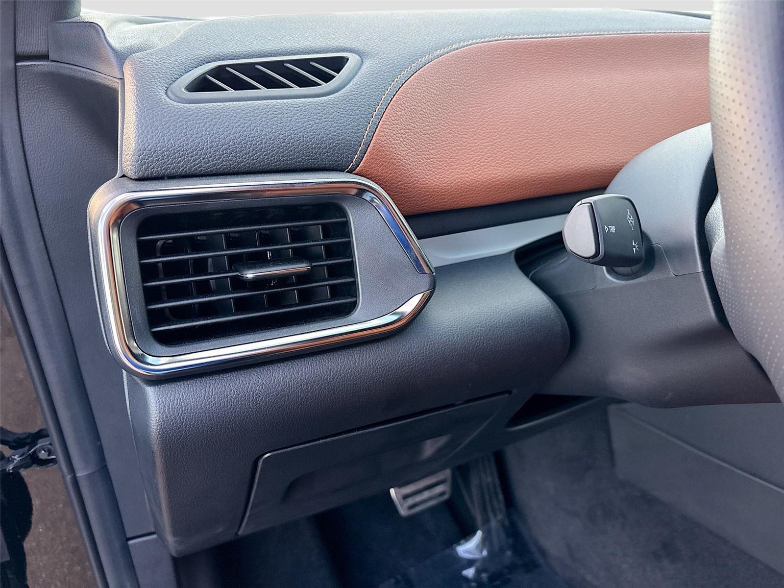 2025 VinFast VF 8 Plus