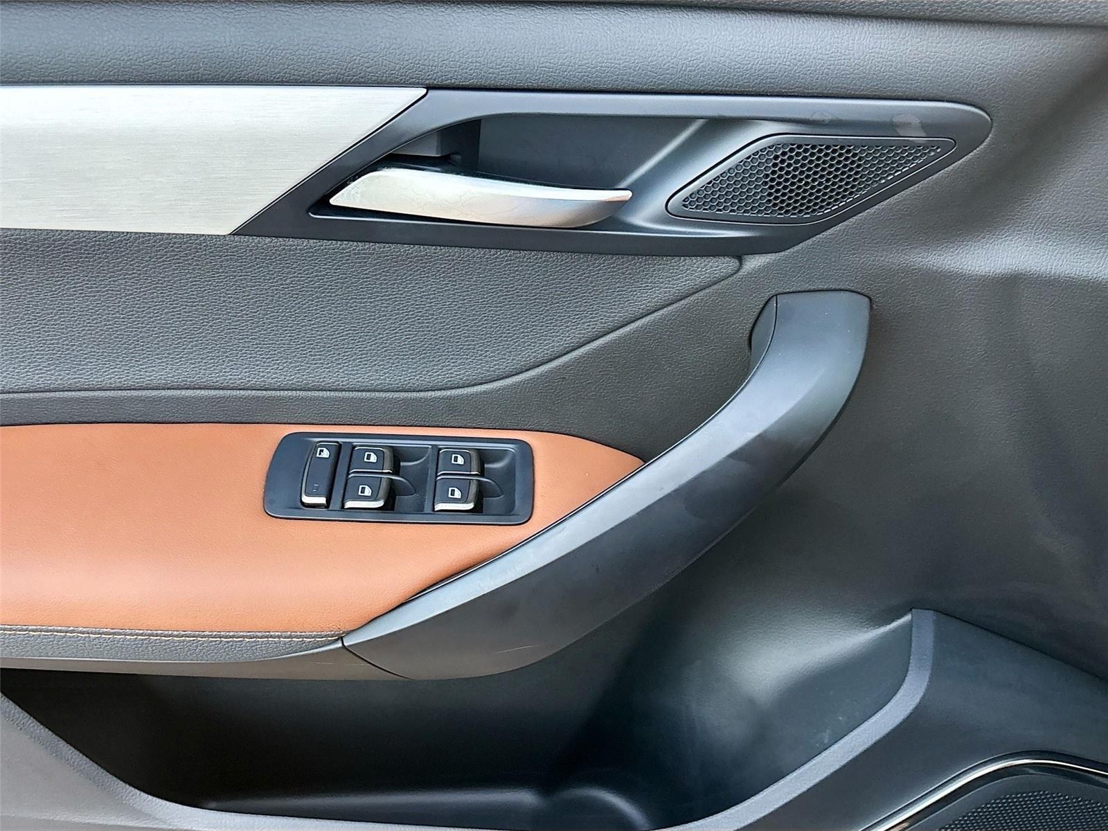 2025 VinFast VF 8 Plus