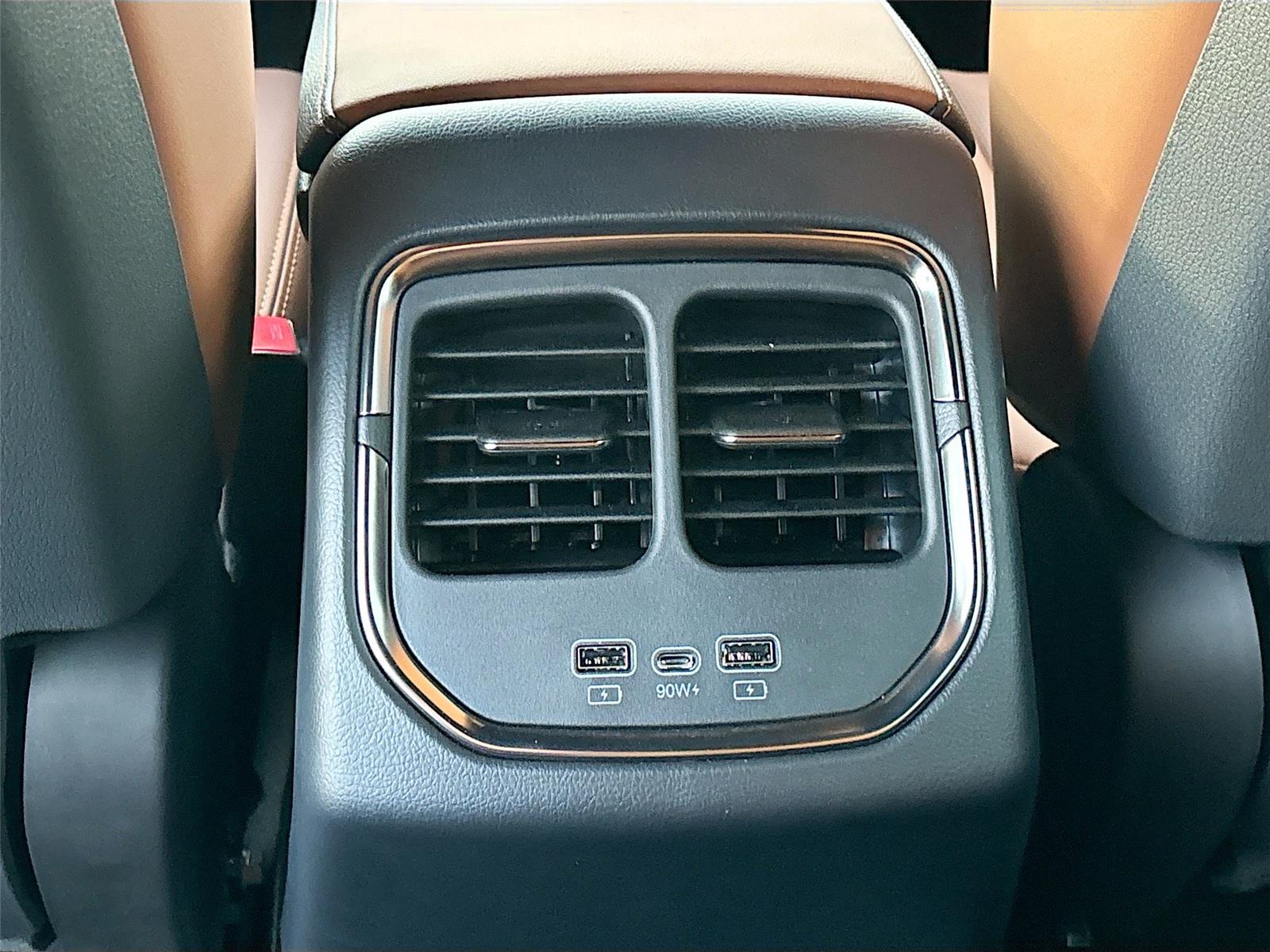 2025 VinFast VF 8 Plus