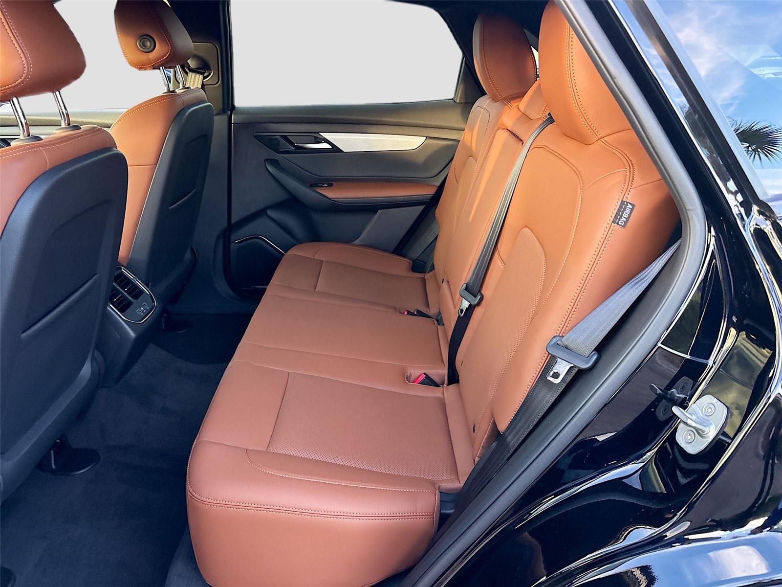 2025 VinFast VF 8 Plus