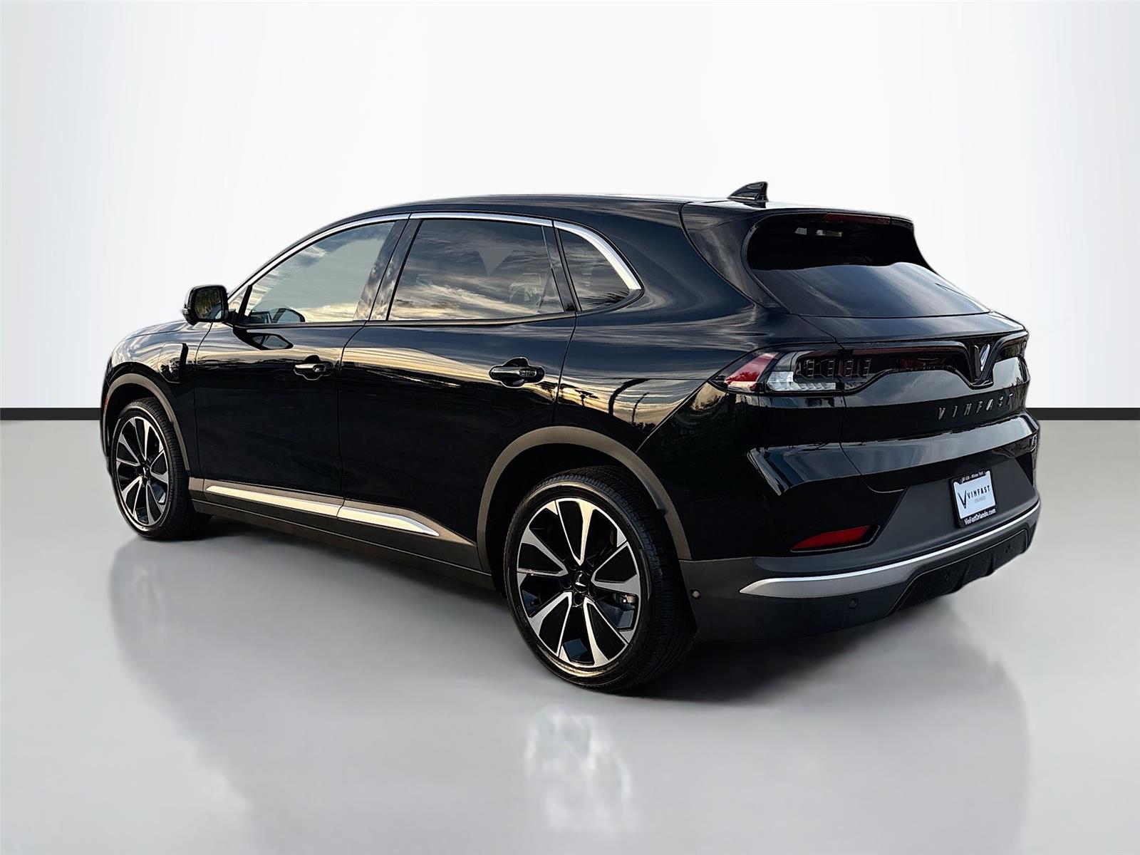 2025 VinFast VF 8 Plus