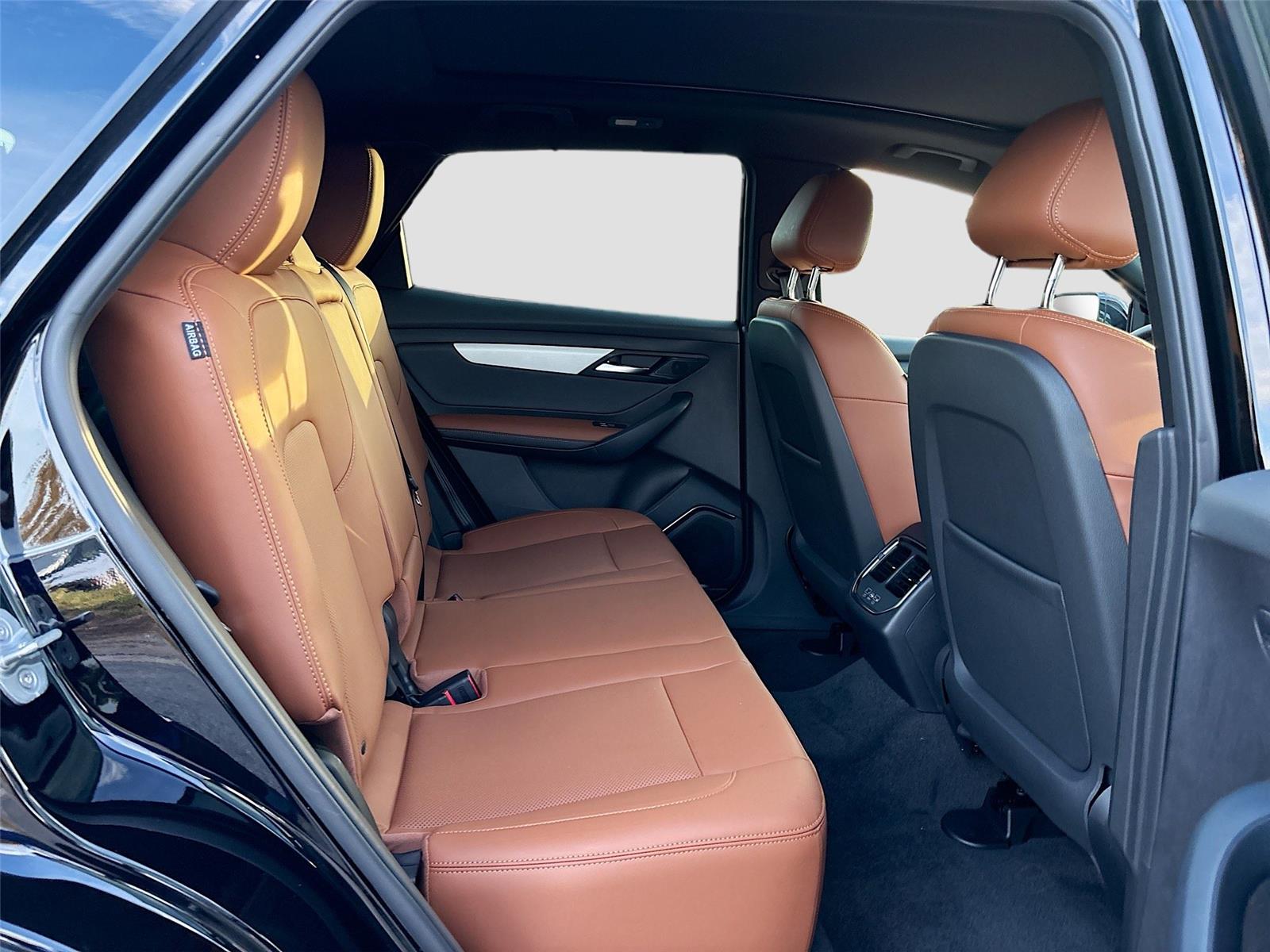 2025 VinFast VF 8 Plus