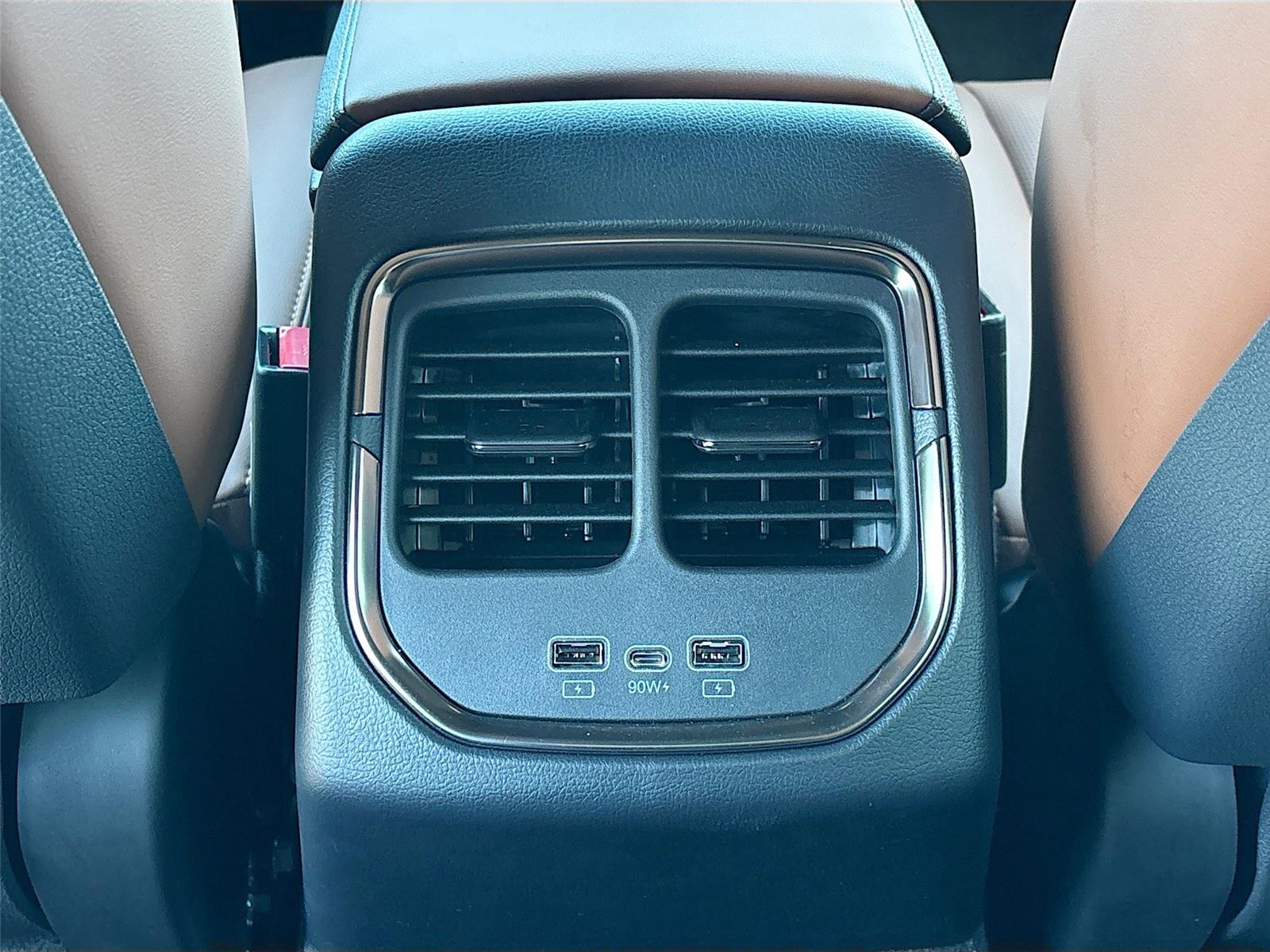 2025 VinFast VF 8 Plus