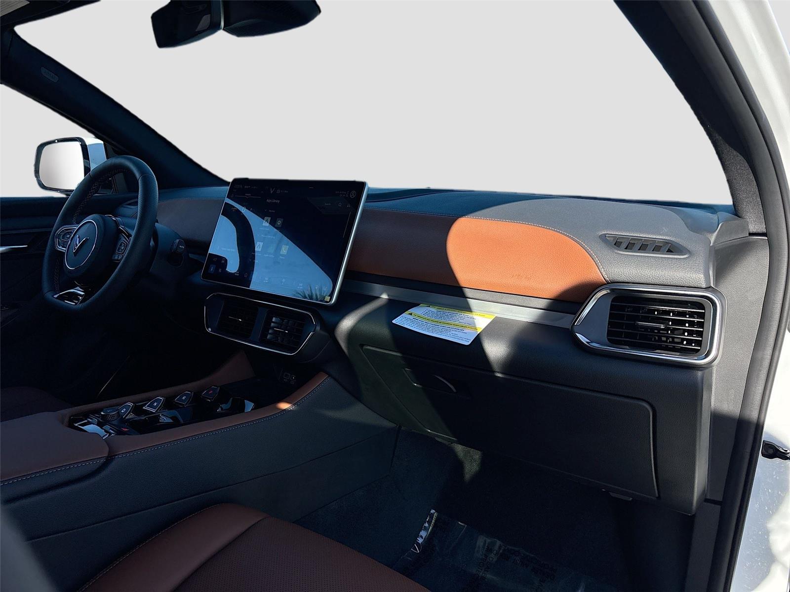 2025 VinFast VF 8 Plus