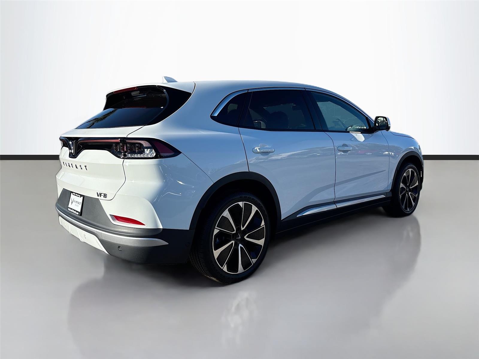 2025 VinFast VF 8 Plus