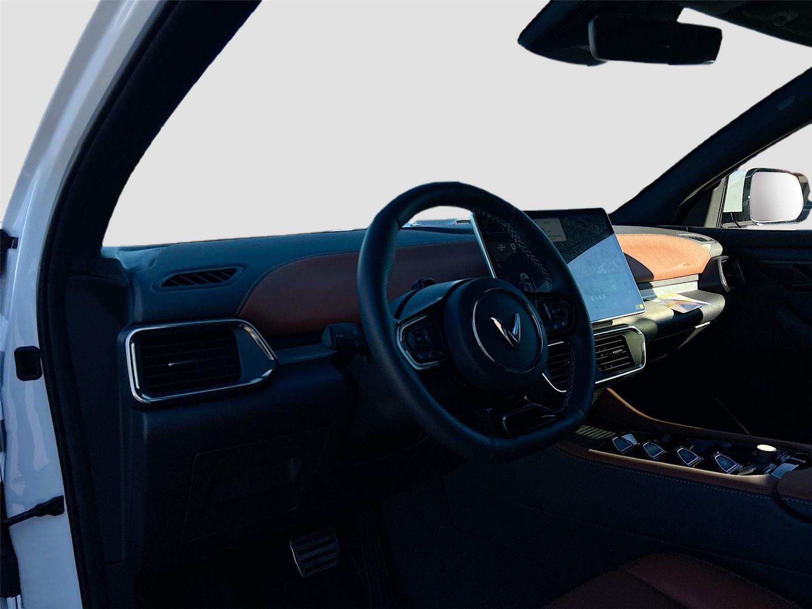 2025 VinFast VF 8 Plus