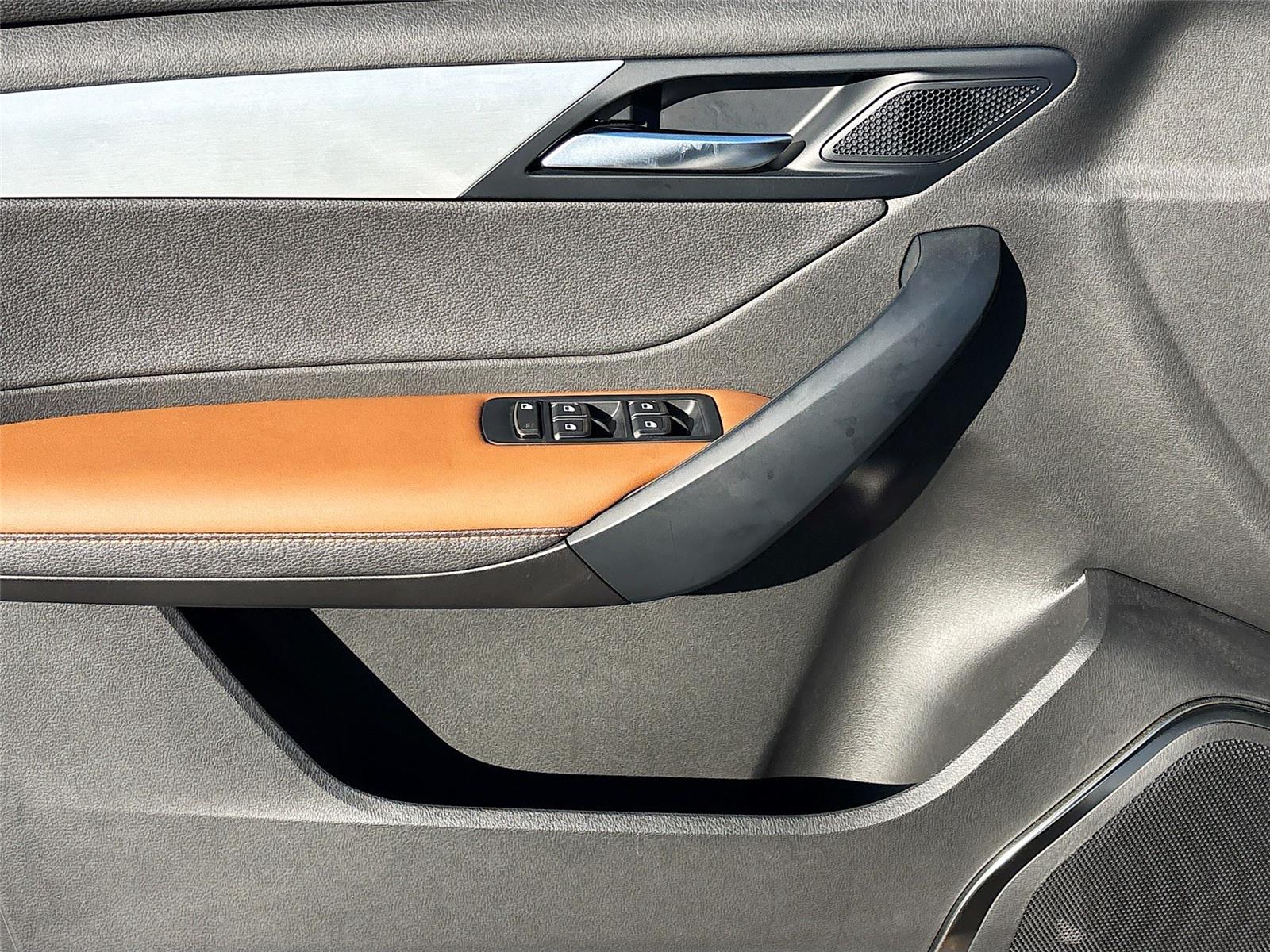 2025 VinFast VF 8 Plus