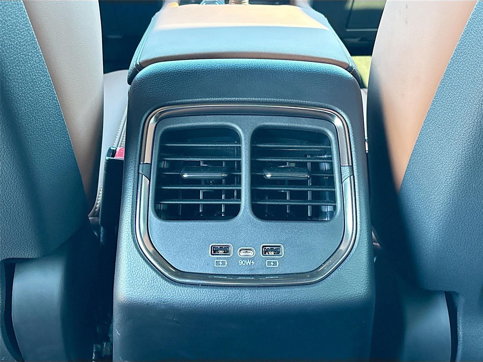 2025 VinFast VF 8 Plus