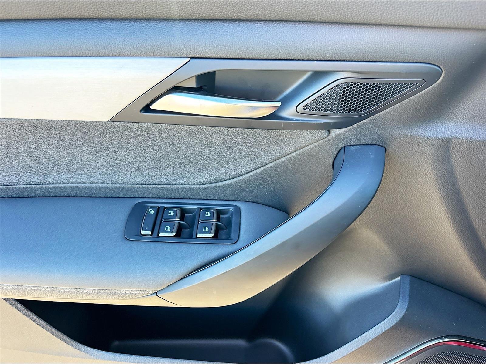 2025 VinFast VF 8 Plus