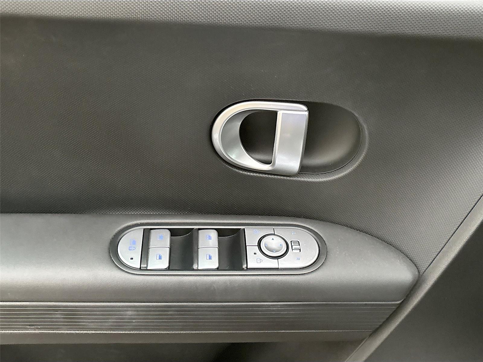 2023 Hyundai IONIQ 5 SE Standard Range