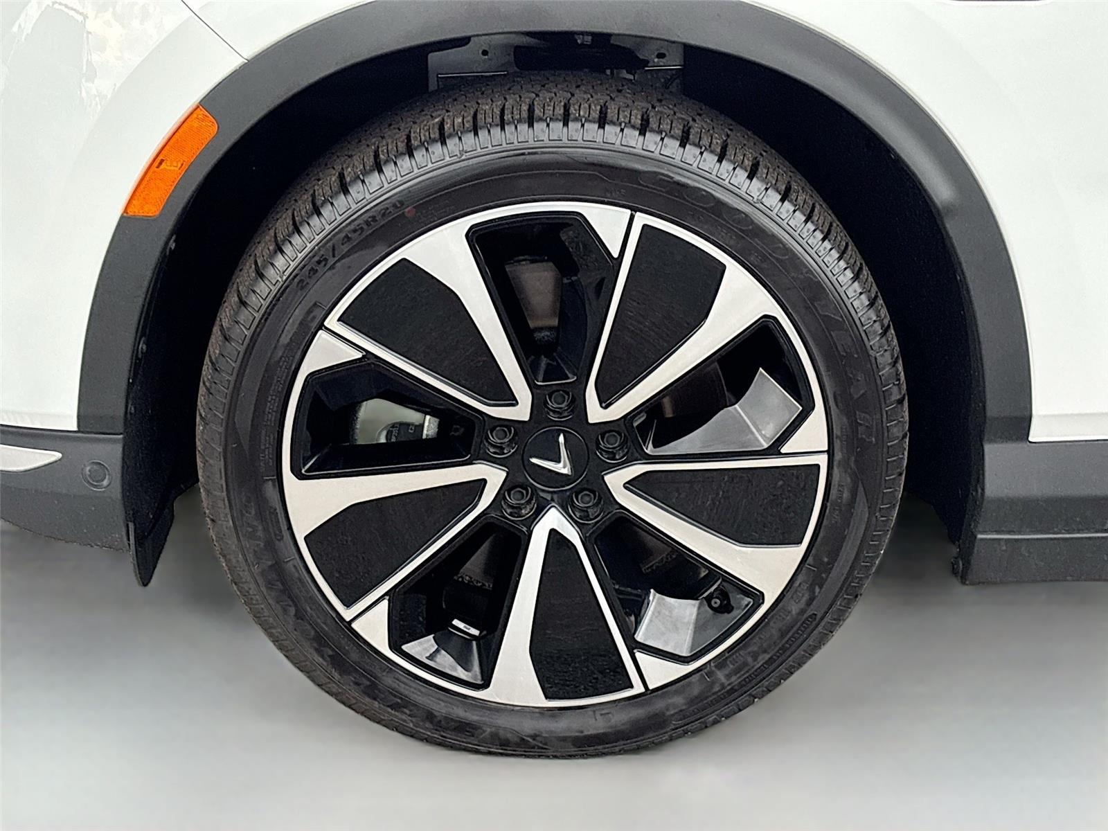 2025 VinFast VF 8 Plus