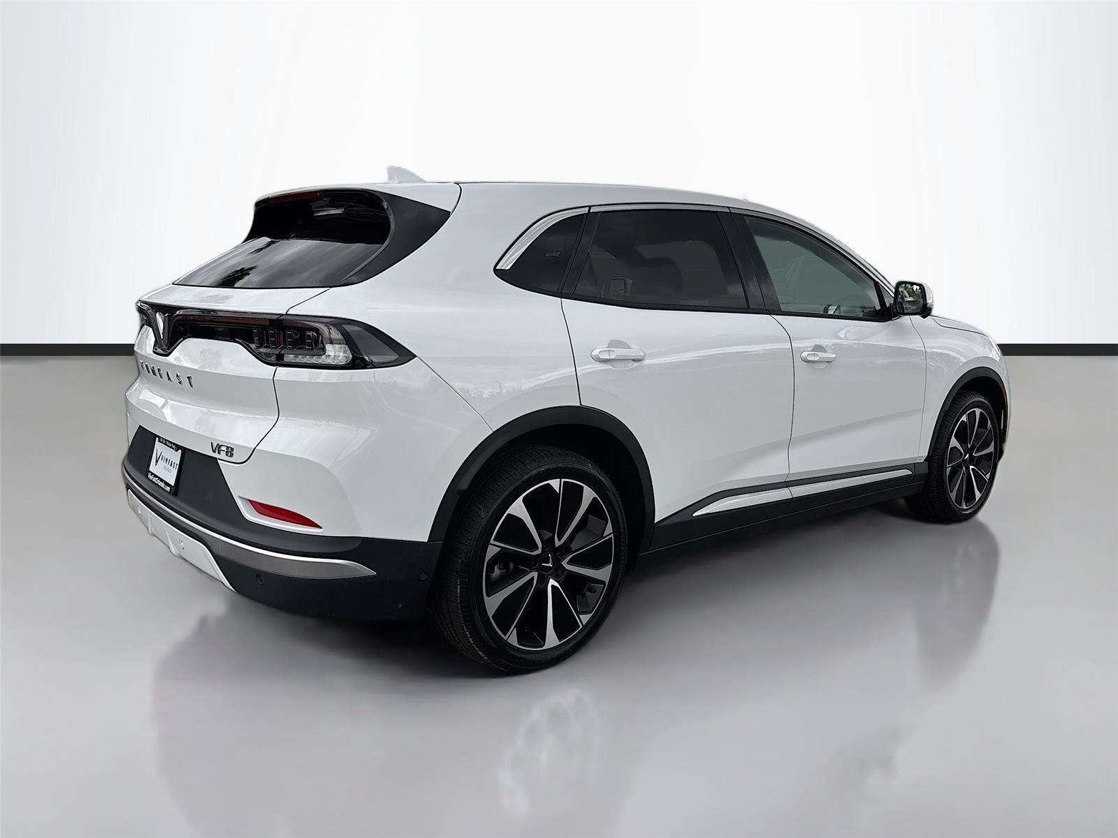 2025 VinFast VF 8 Plus