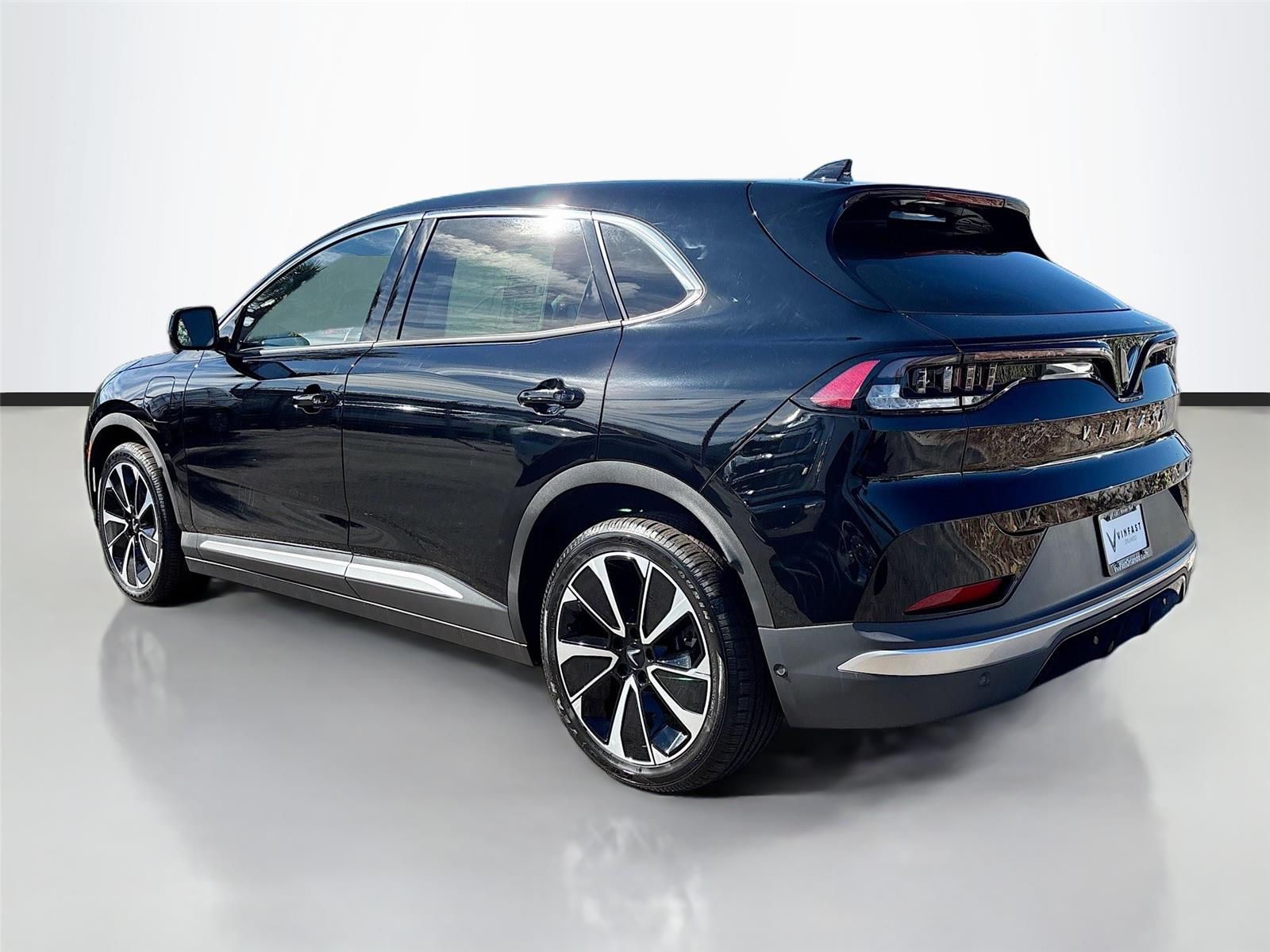 2025 VinFast VF 8 Plus