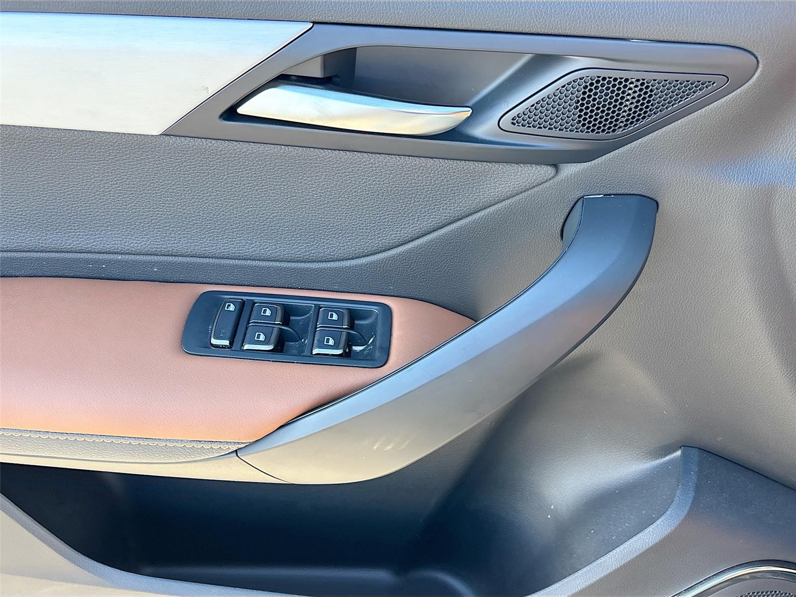 2025 VinFast VF 8 Plus