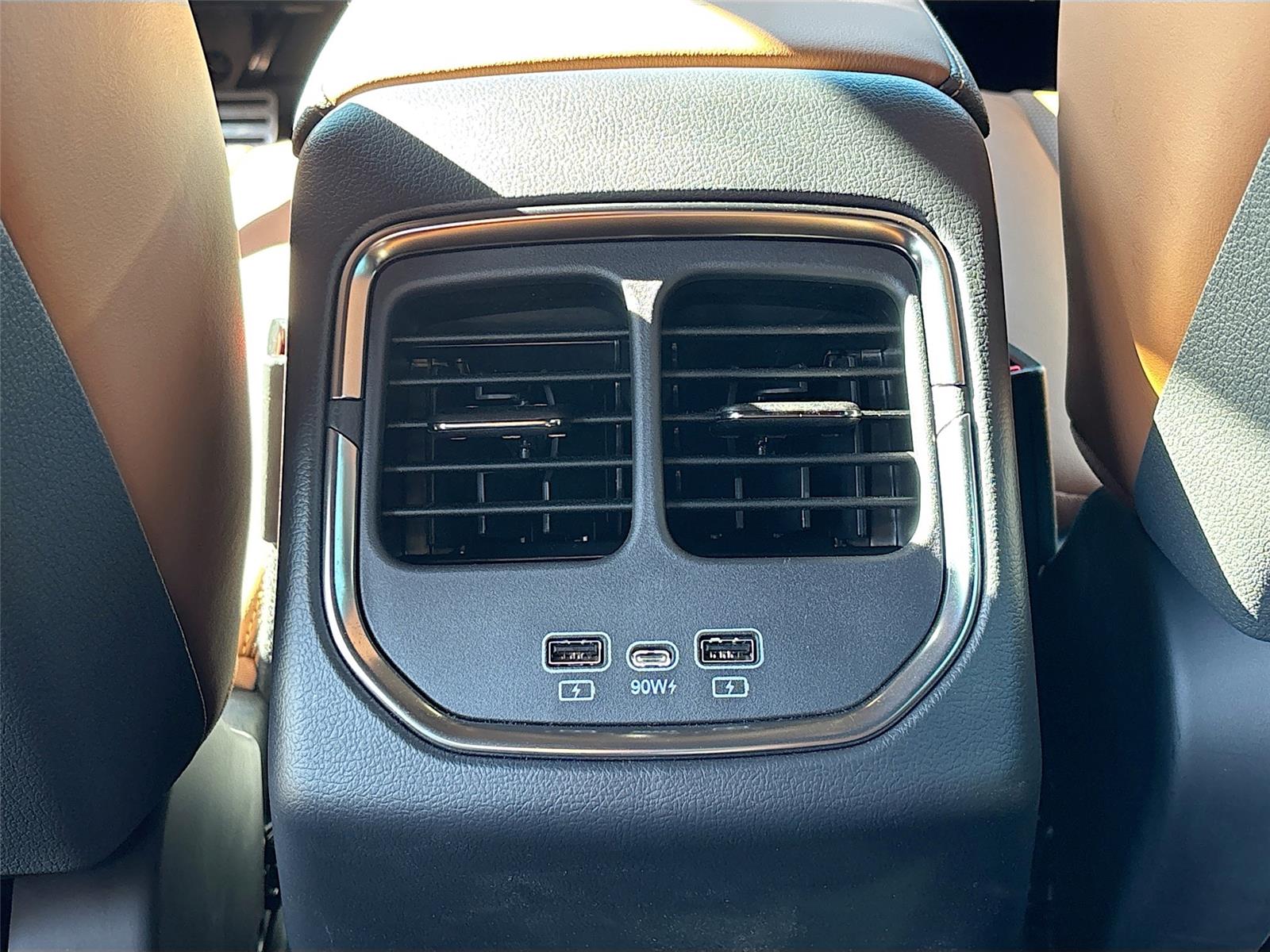 2025 VinFast VF 8 Plus