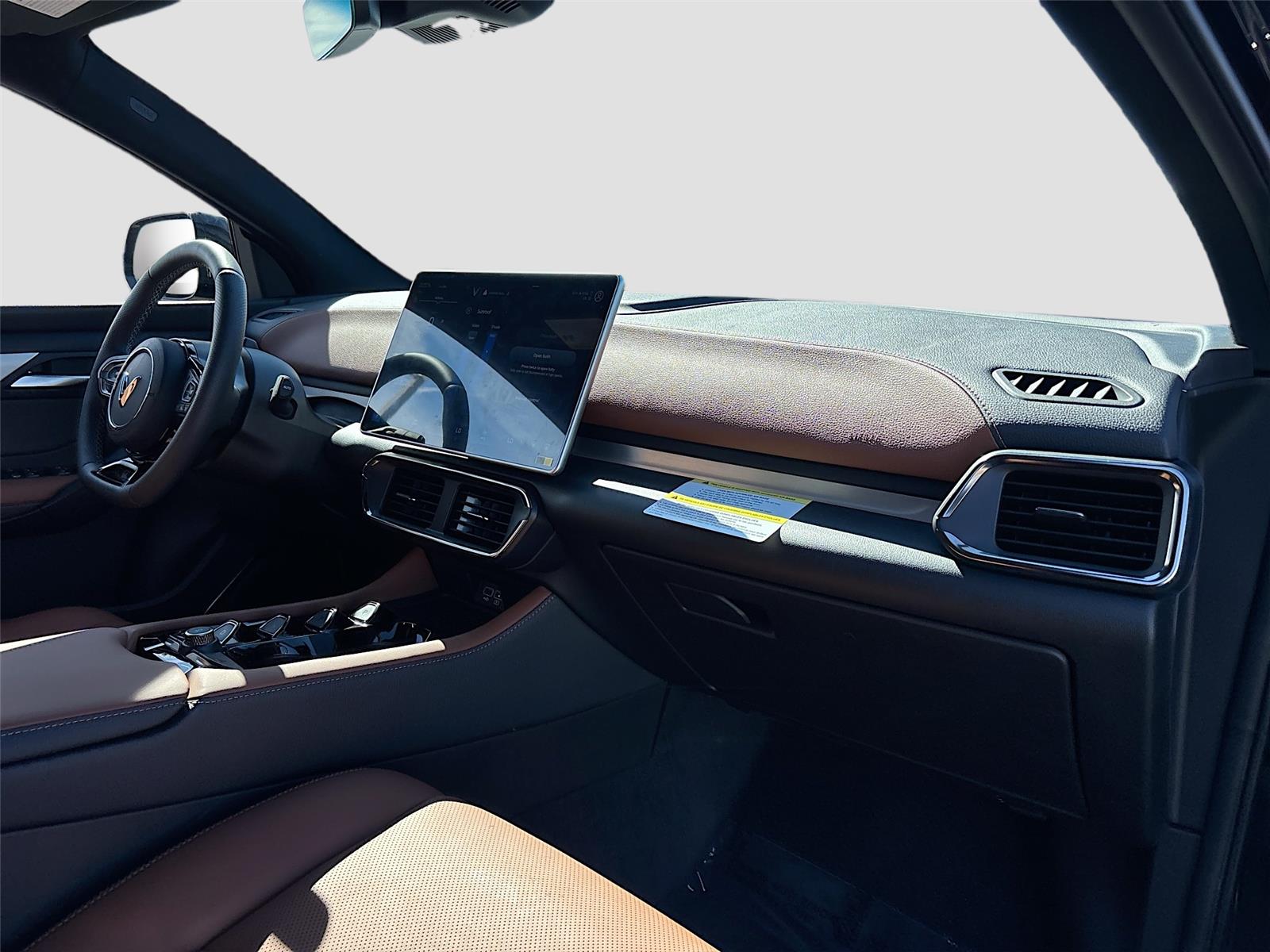 2025 VinFast VF 8 Plus