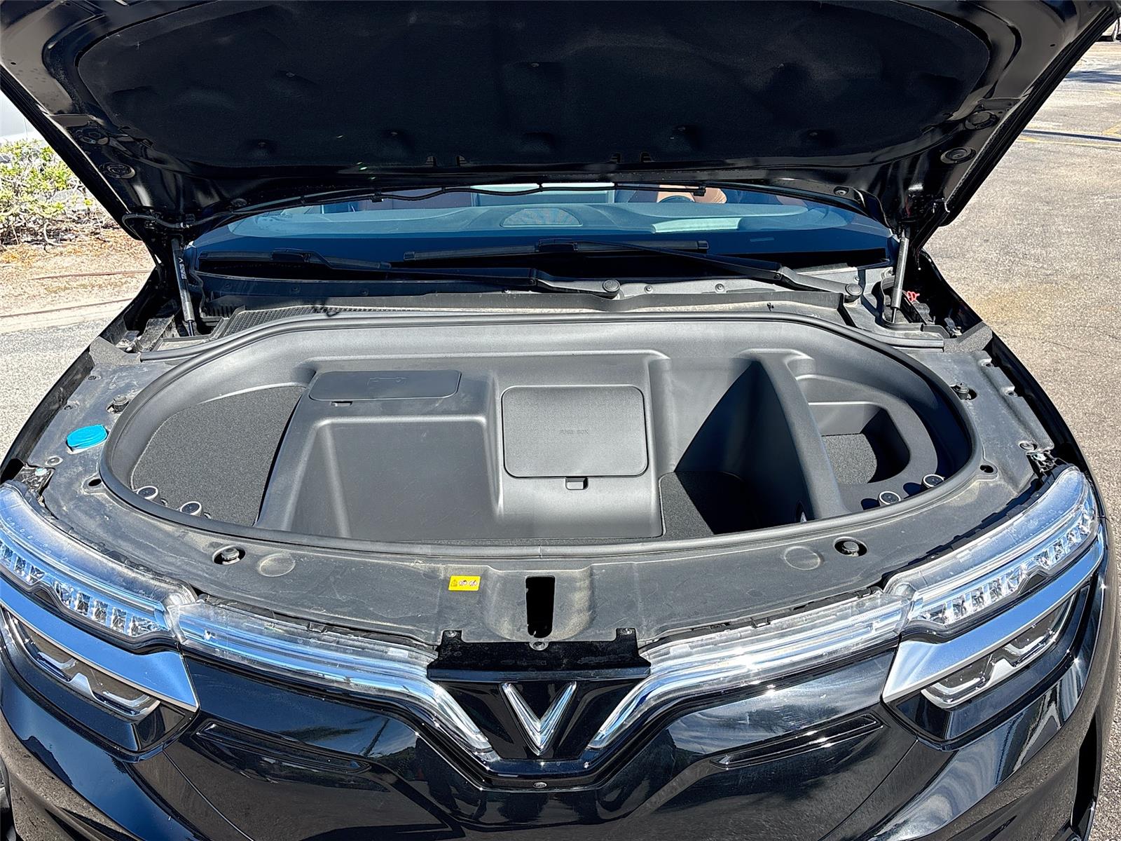 2025 VinFast VF 8 Plus