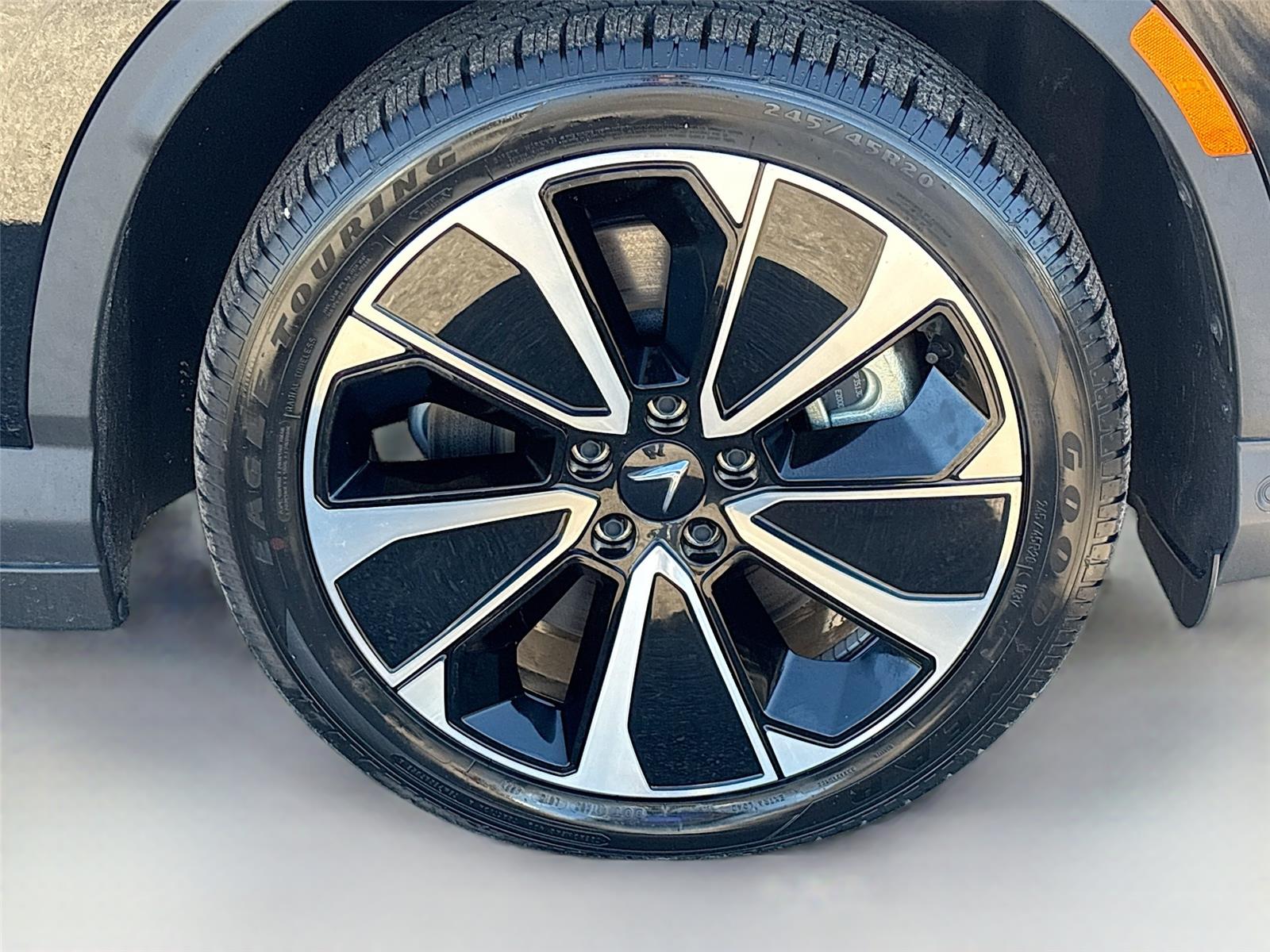 2025 VinFast VF 8 Plus