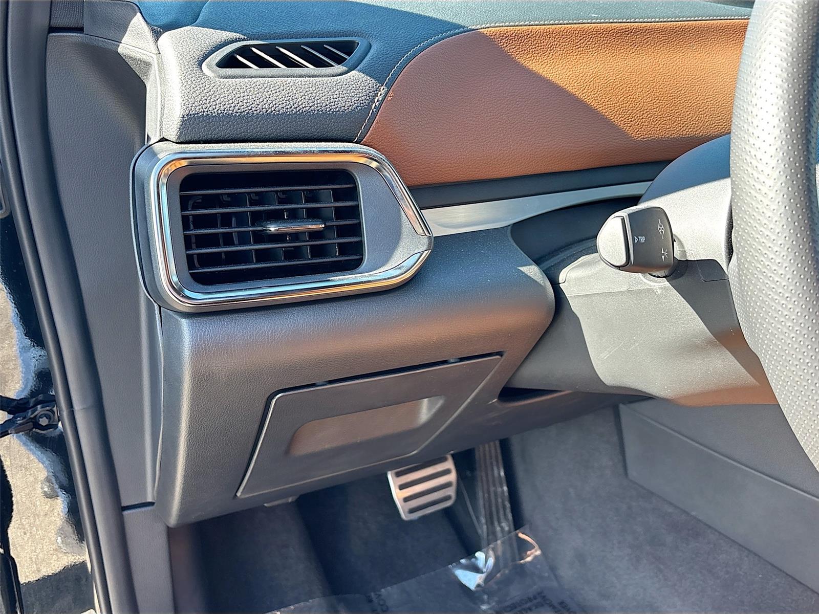 2025 VinFast VF 8 Plus