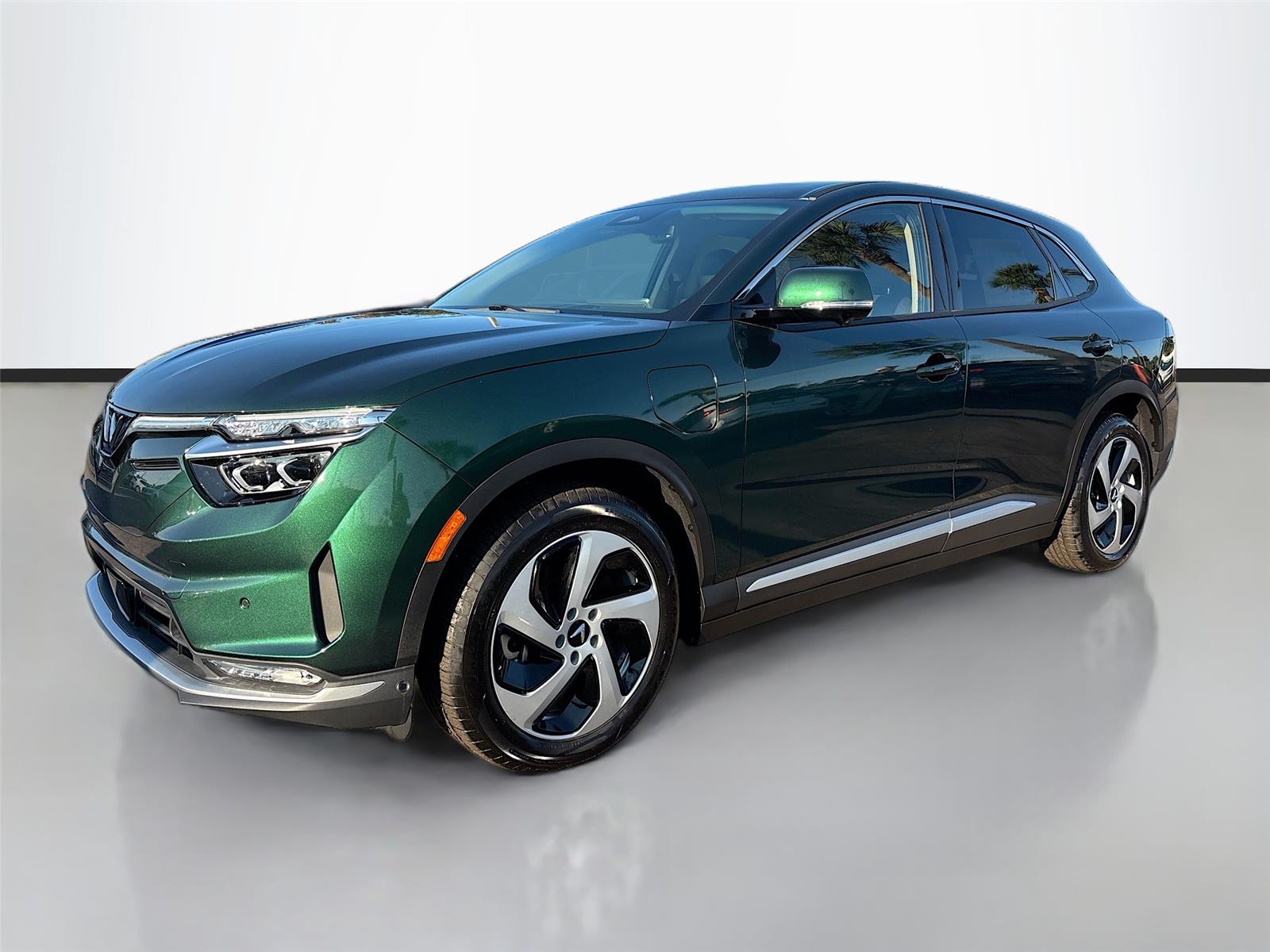 2025 VinFast VF 8 Eco